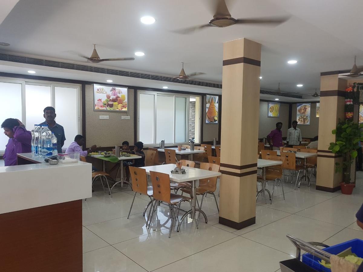 Hotel Tiruchendur Mani Iyer Palni Buitenkant foto