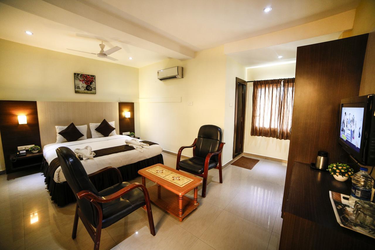 Hotel Tiruchendur Mani Iyer Palni Buitenkant foto