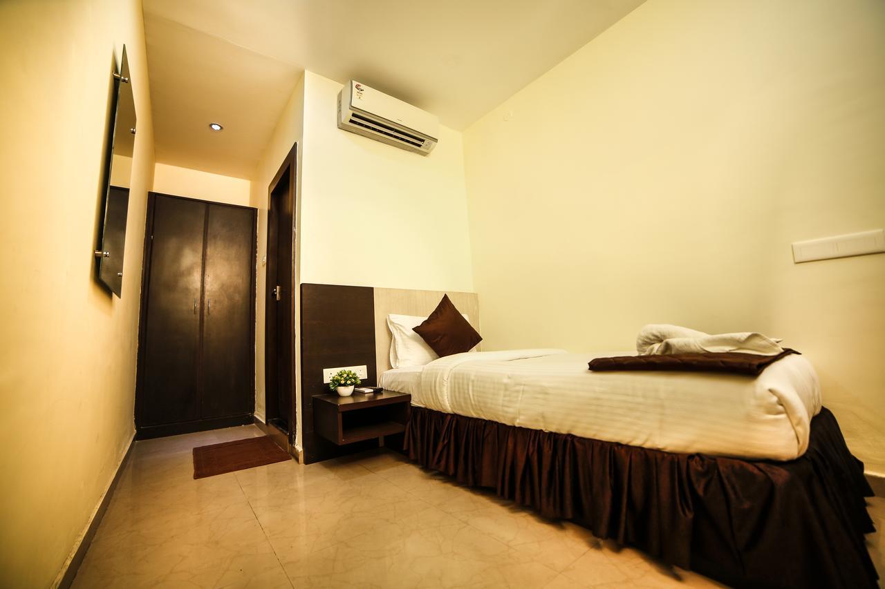 Hotel Tiruchendur Mani Iyer Palni Buitenkant foto