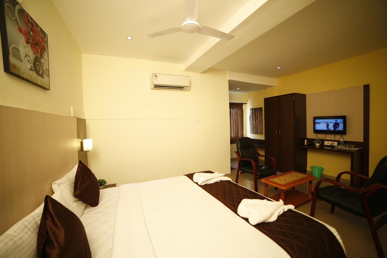 Hotel Tiruchendur Mani Iyer Palni Buitenkant foto