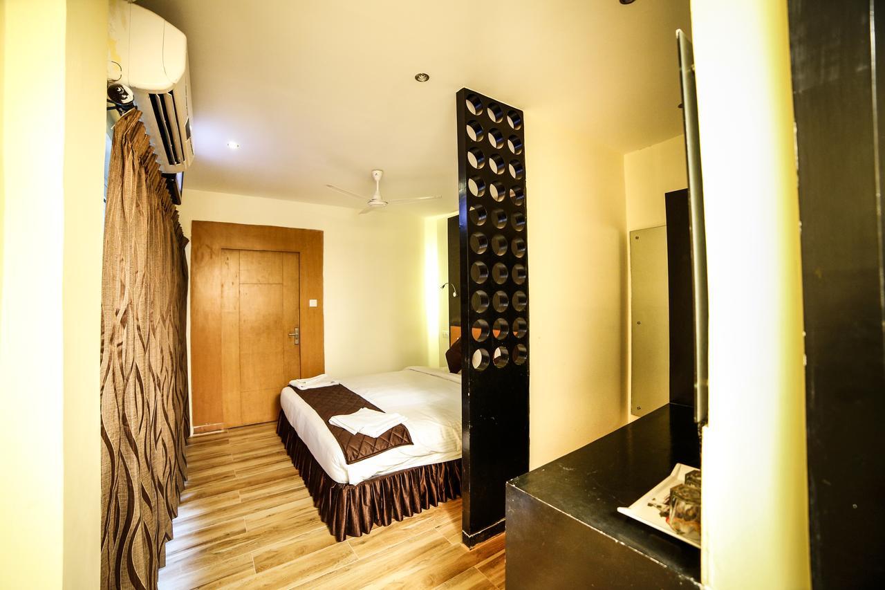 Hotel Tiruchendur Mani Iyer Palni Buitenkant foto