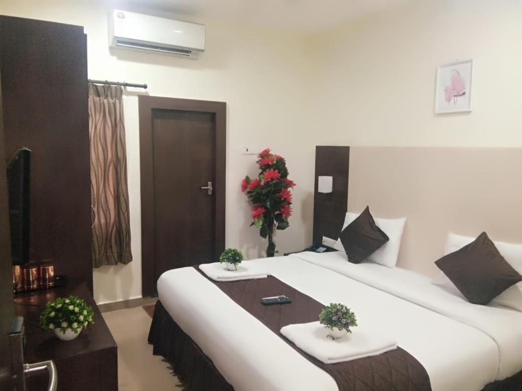 Hotel Tiruchendur Mani Iyer Palni Buitenkant foto