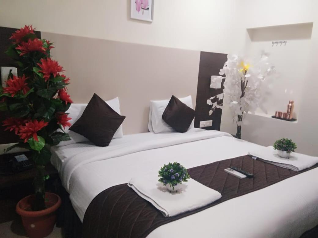 Hotel Tiruchendur Mani Iyer Palni Buitenkant foto